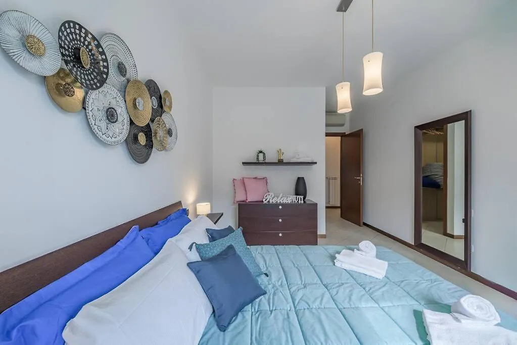 Near Duomo - Free Parking -Terrace - Metro - Ac Apartment Milan Italy