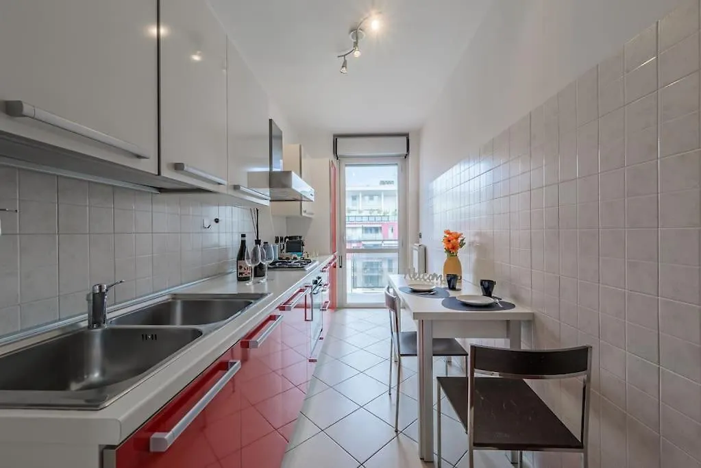 Near Duomo - Free Parking -Terrace - Metro - Ac Apartment Milan 0*,  Italy