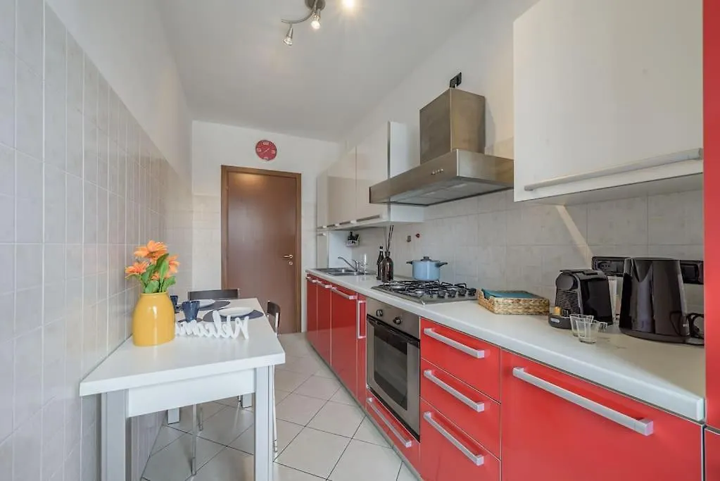 Near Duomo - Free Parking -Terrace - Metro - Ac Apartment Milan