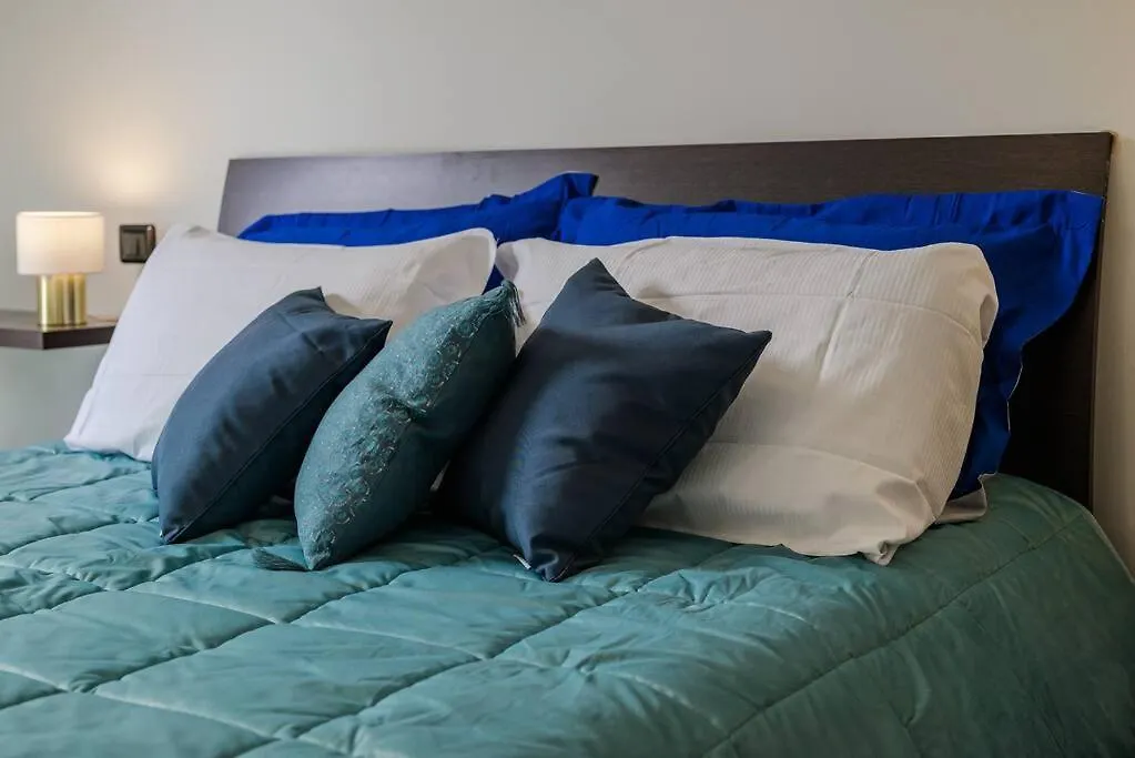 Near Duomo - Free Parking -Terrace - Metro - Ac Apartment Milan Italy