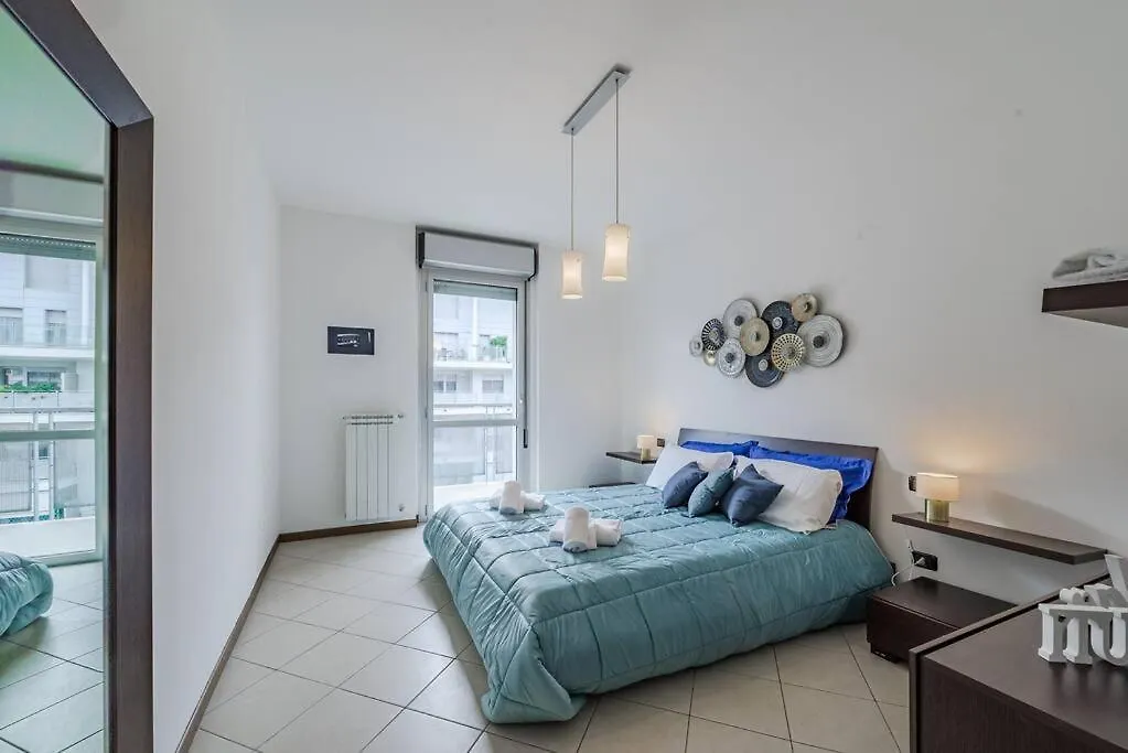 Near Duomo - Free Parking -Terrace - Metro - Ac Apartment Milan