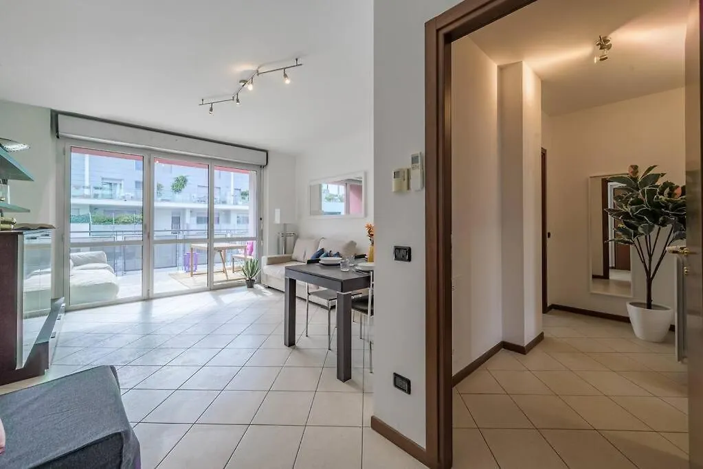 Near Duomo - Free Parking -Terrace - Metro - Ac Apartment Milan Italy